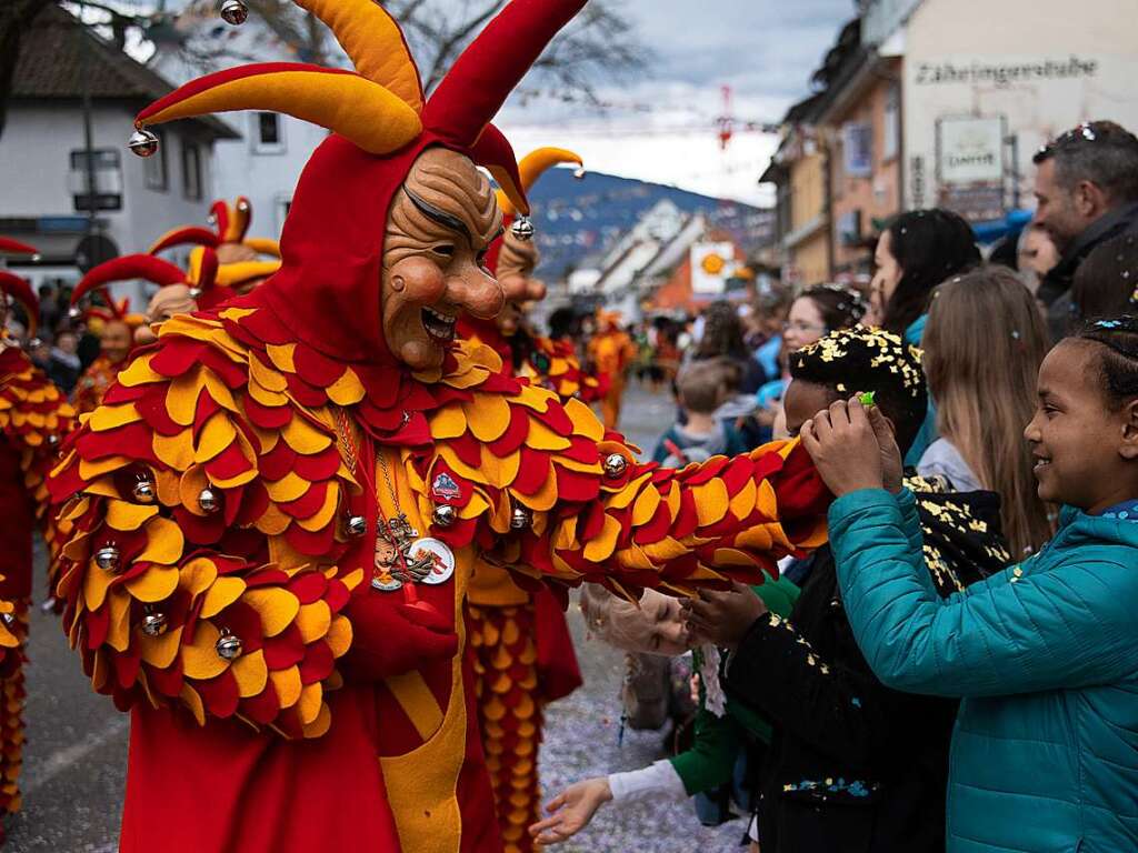 Sigkeiten verteilten auch die Altstadtglunkis an die Kinder.