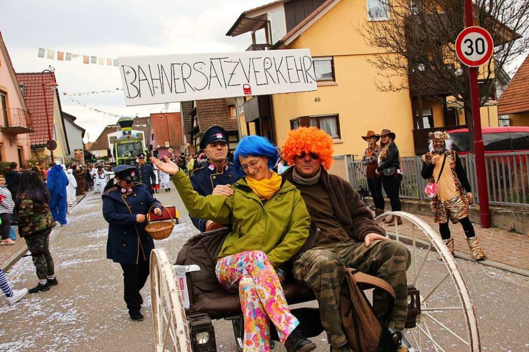 Ersatzverkehr des Zeltclubs mit Muskel...im zuverlssiger als die Deutsche Bahn  | Foto: Mario Schneberg