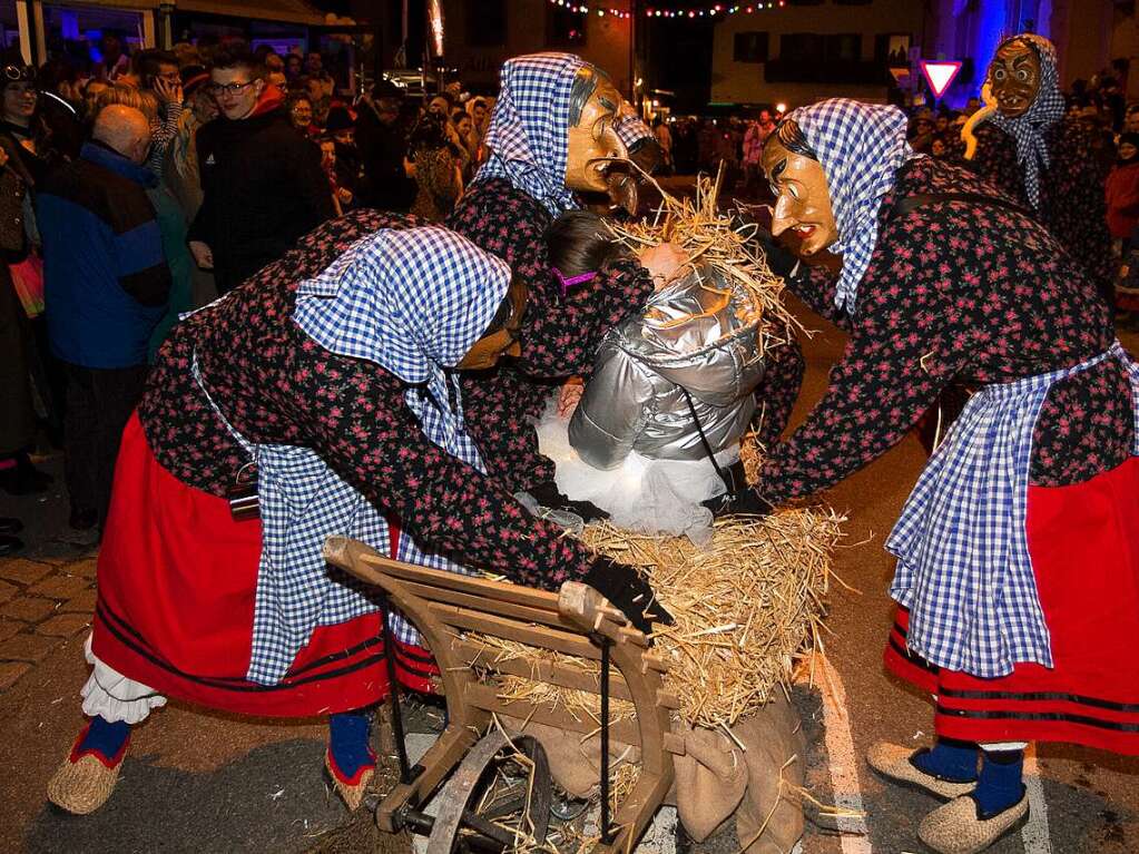 Groer Umzug in Oberwinden am Fasnetsamstag.