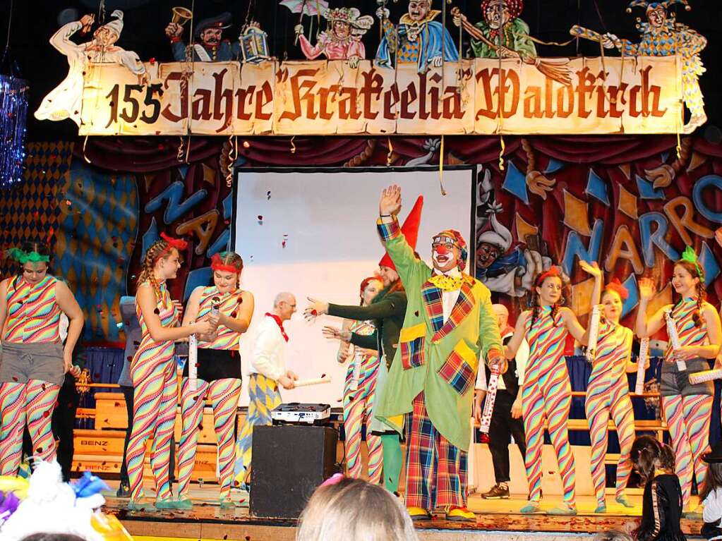 Clown Kalli (Lutz Benz) verabschiedet sich nach 14 Jahren von der Bhne des Kinderballs der Krakeelia