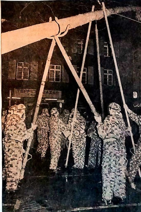 Das Zeitungsfoto vom Februar 1970 zeig...rrenbaumstellen auf dem Rathausplatz.   | Foto: BZ-Archiv