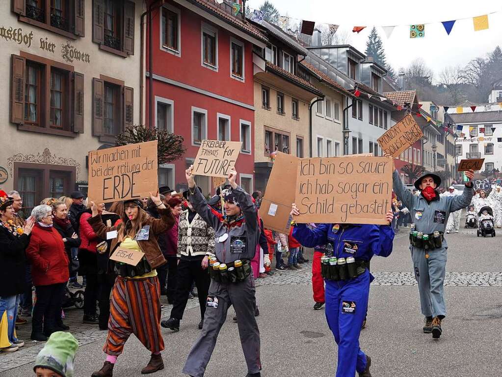 Einfallsreiche Darbietungen und Verkleidungen machten den Rosenmontag in Schnau zu einer Augenweide.