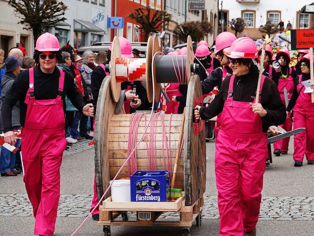 Einfallsreiche Darbietungen und Verkleidungen machten den Rosenmontag in Schnau zu einer Augenweide.