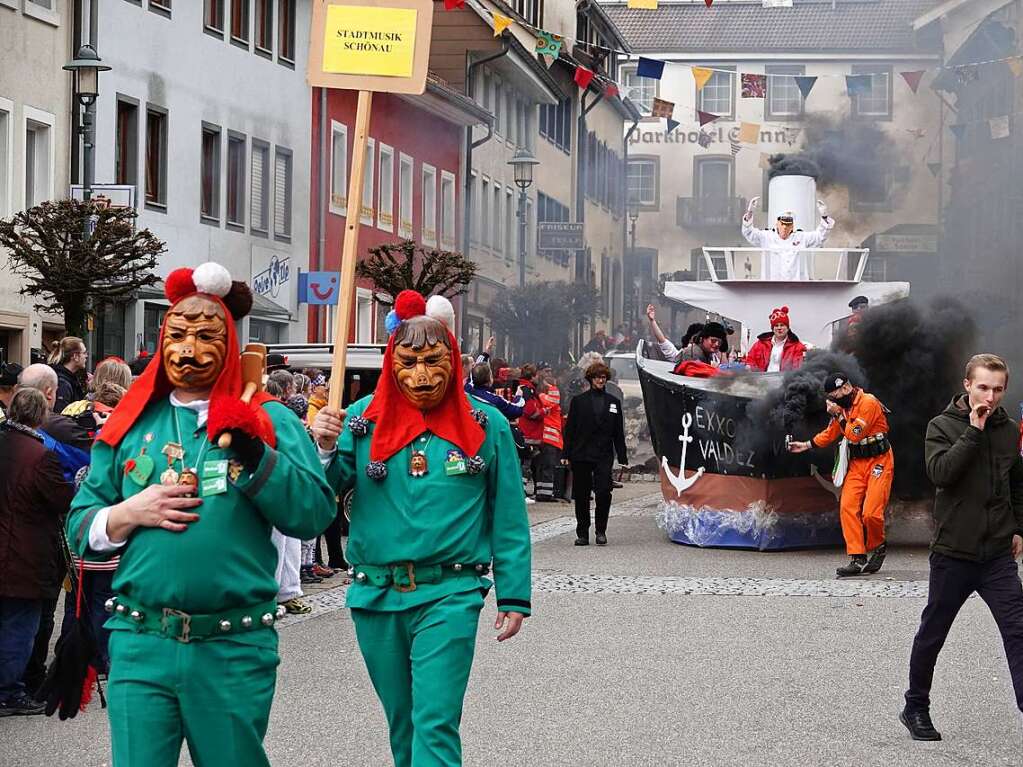 Einfallsreiche Darbietungen und Verkleidungen machten den Rosenmontag in Schnau zu einer Augenweide.