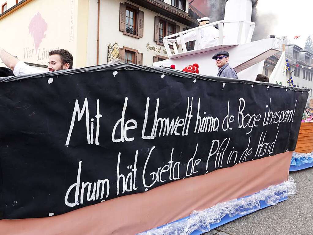 Einfallsreiche Darbietungen und Verkleidungen machten den Rosenmontag in Schnau zu einer Augenweide.