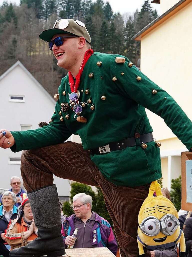 Einfallsreiche Darbietungen und Verkleidungen machten den Rosenmontag in Schnau zu einer Augenweide.