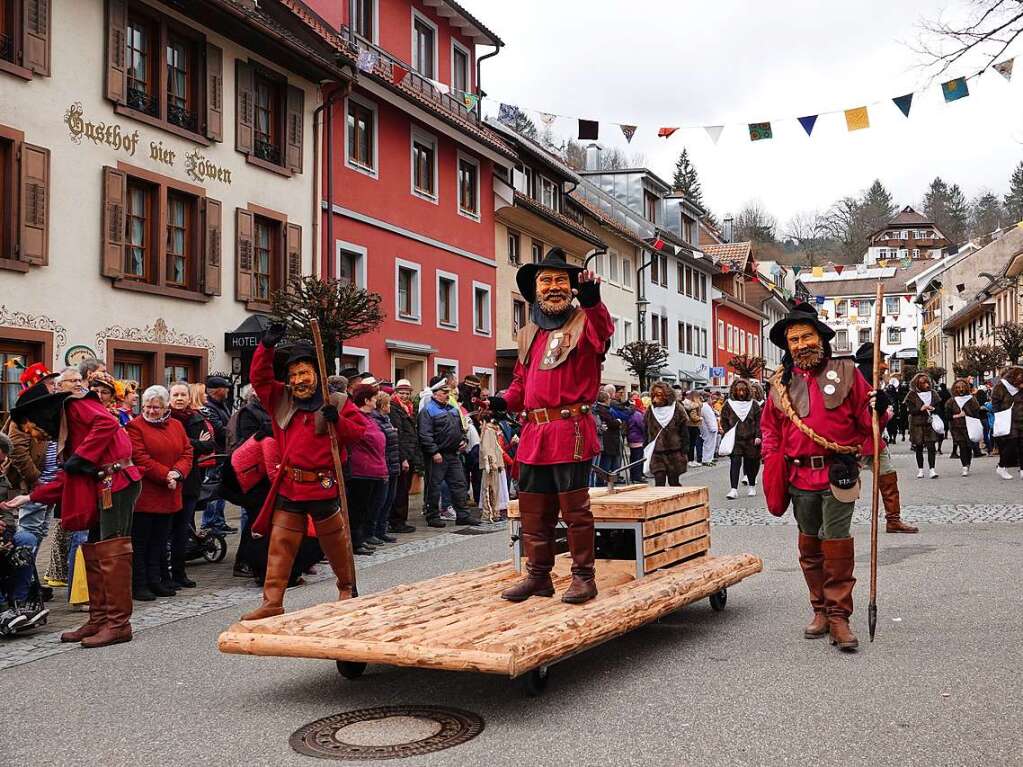 Einfallsreiche Darbietungen und Verkleidungen machten den Rosenmontag in Schnau zu einer Augenweide.