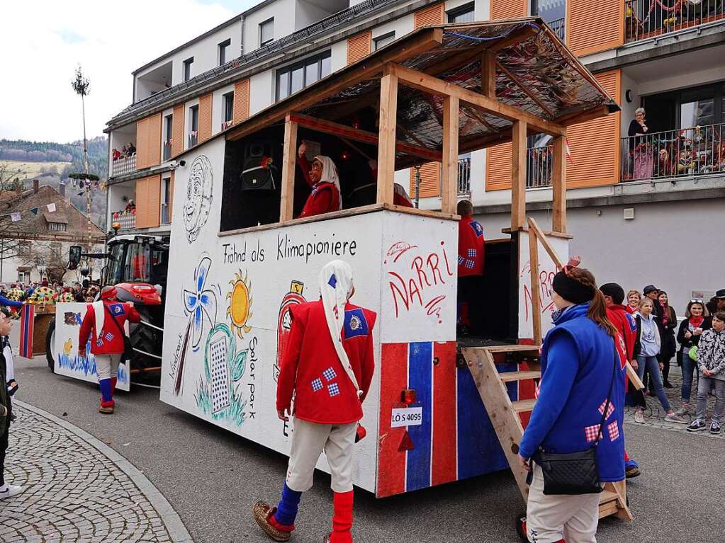 Einfallsreiche Darbietungen und Verkleidungen machten den Rosenmontag in Schnau zu einer Augenweide.