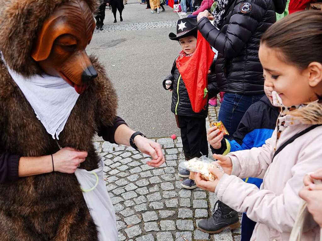 Einfallsreiche Darbietungen und Verkleidungen machten den Rosenmontag in Schnau zu einer Augenweide.