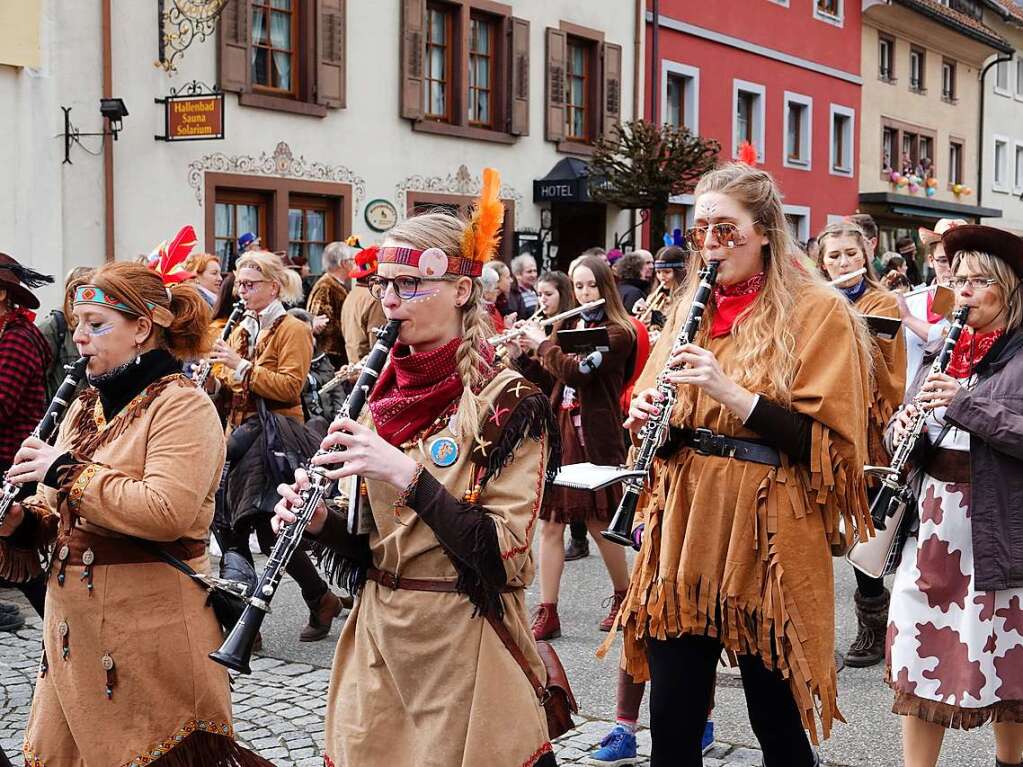 Einfallsreiche Darbietungen und Verkleidungen machten den Rosenmontag in Schnau zu einer Augenweide.