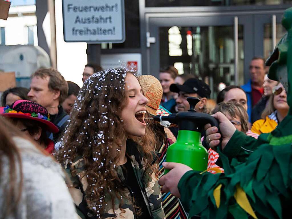 Die Badgumber verteilten ihr alkoholhaltiges Getrnk auf ungewhnliche Weise.