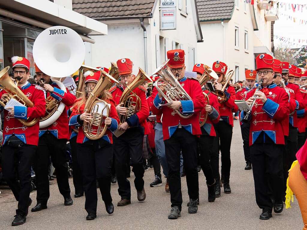 Der Heitersheimer Musikverein kndigte musikalisch den Zug an.