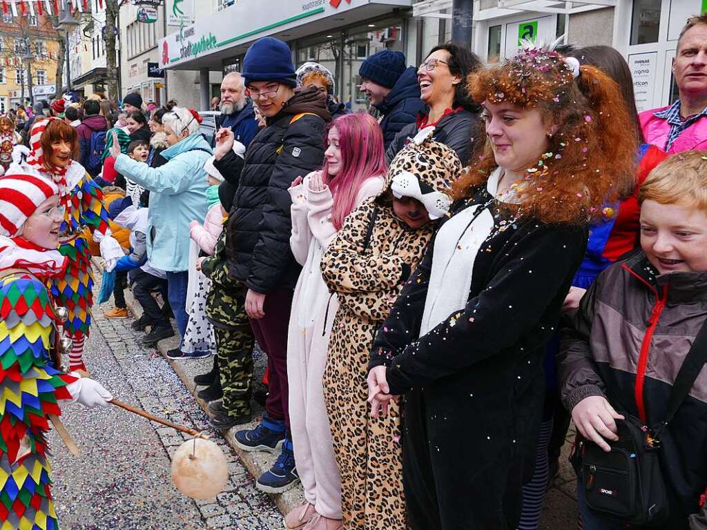 Buntes Treiben beim Neustdter Umzug am Fasnetmendig