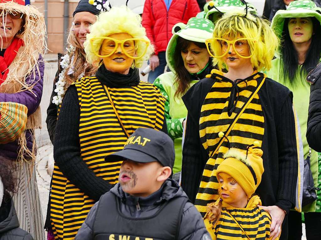 Buntes Treiben beim Neustdter Umzug am Fasnetmendig