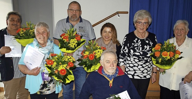 Beim VdK-Ortsverband Lrrach konnte di... (Zweite von rechts) Mitglieder ehren.  | Foto: Paul Schleer