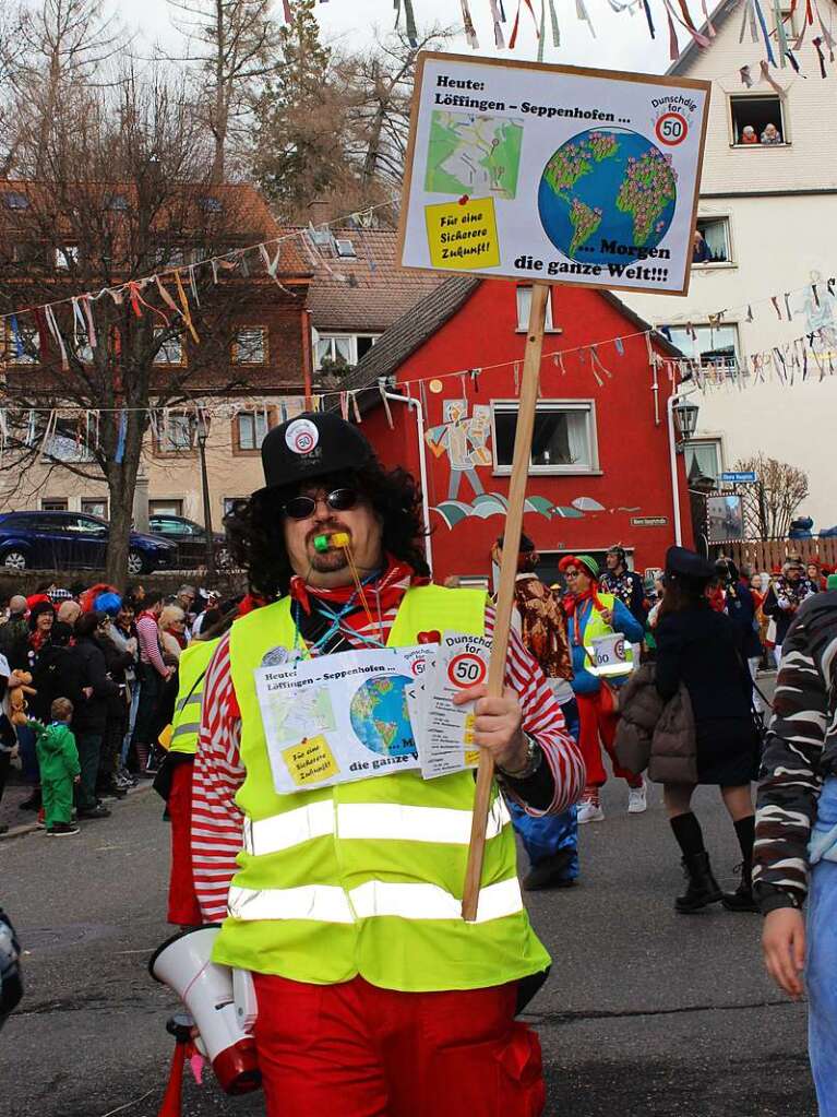 „Dunschdig for 50“: Die Seppenhofer demonstrieren immer donnerstags mit und ohne Laterne fr die 50-er Zone.