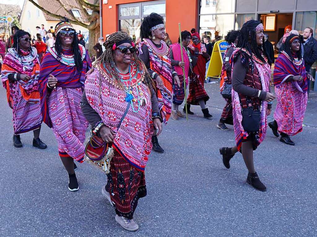 Groer Umzug in Wyhl: Die Massai gren Wyhl