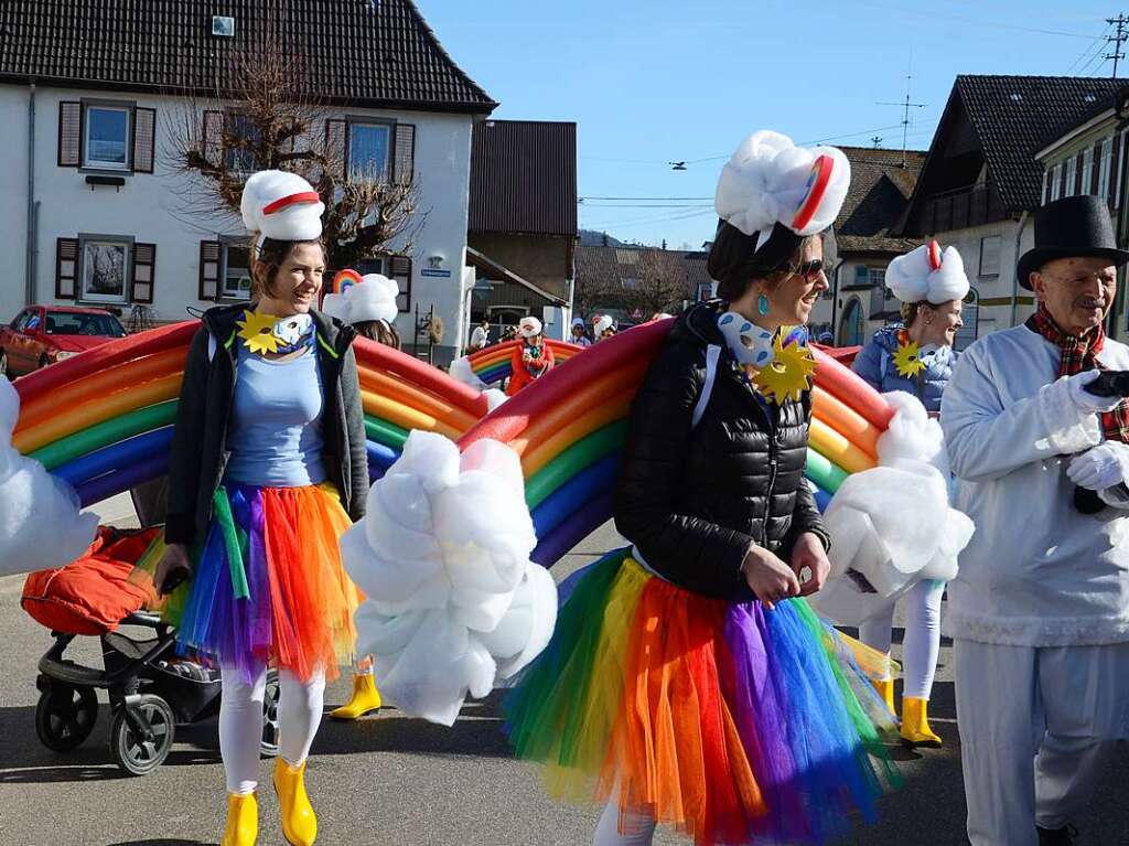 Umzug in Jechtingen: Farbenprchtige  Regenbogen