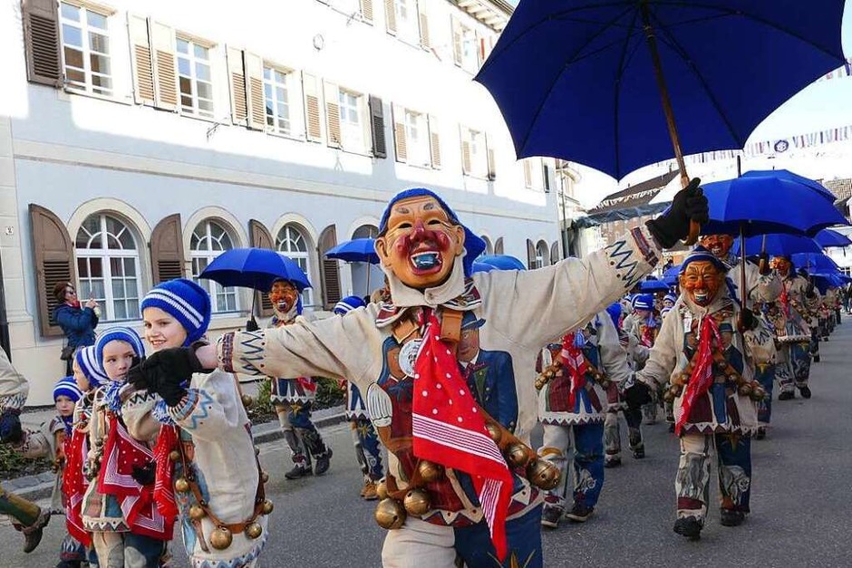 Hoch her ging es beim Umzug am Rosenmontag in Bonndorfs Martinstraße. (Foto: Stefan Limberger-Andris) Hoch her ging es beim Umzug am Rosenmontag in Bonndorfs Martinstraße. (Foto: Stefan Limberger-Andris)