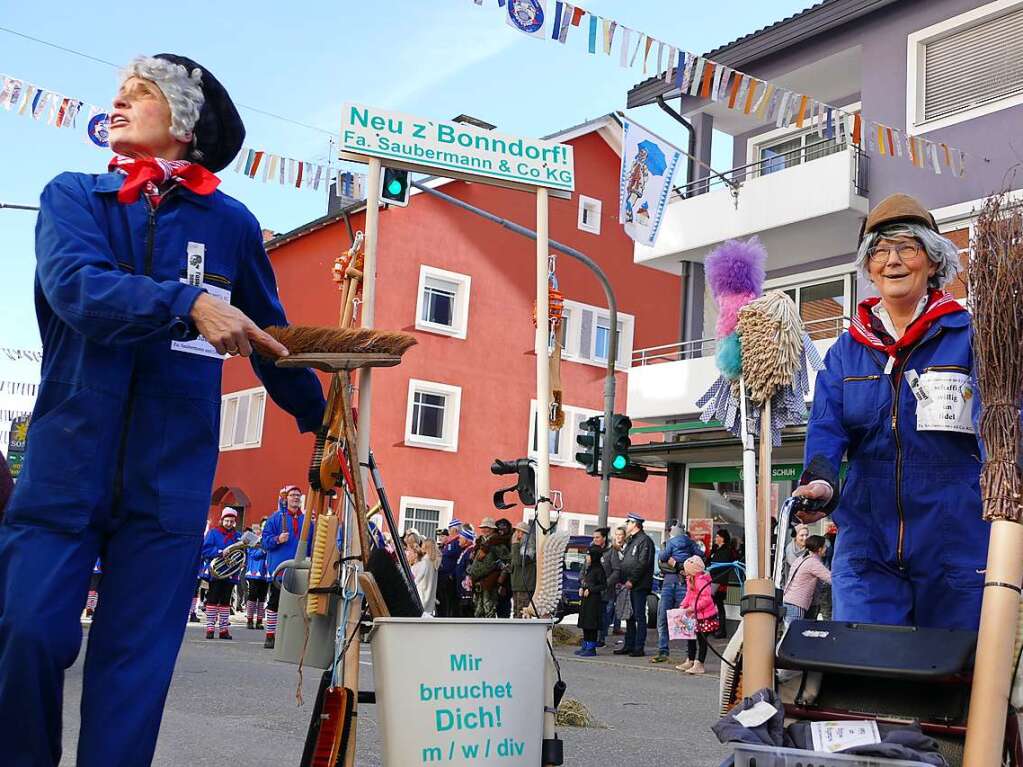 Hoch her ging es beim Umzug am Rosenmontag in Bonndorfs Martinstrae.