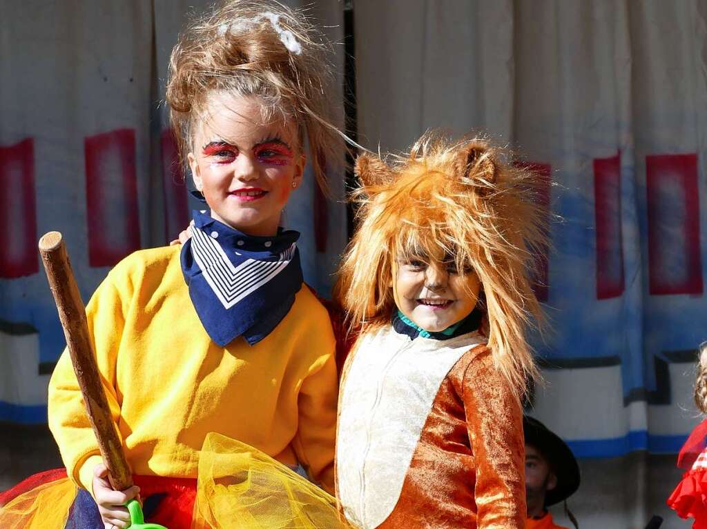 Anne Kaffeekanne und ihre kleinen Hexen (Trachtengruppe)