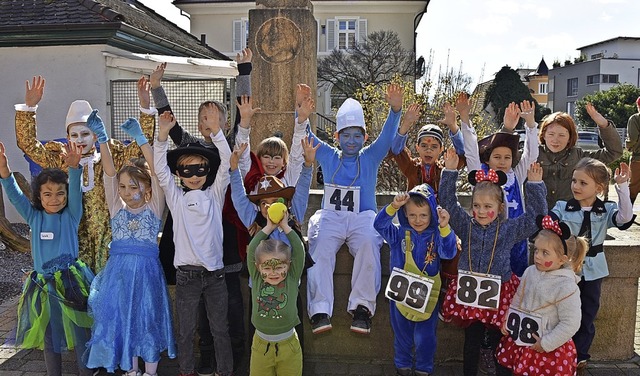 Die Kinder hatten beim Umzug und der anschlieenden Kostmprmierung viel Spa.   | Foto: Heinz und Monika Vollmar