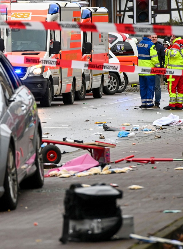 Die Unfallstelle in Volkmarsen mit dem...nen Karnevalsumzug gerast sein soll.    | Foto: Uwe Zucchi (dpa)