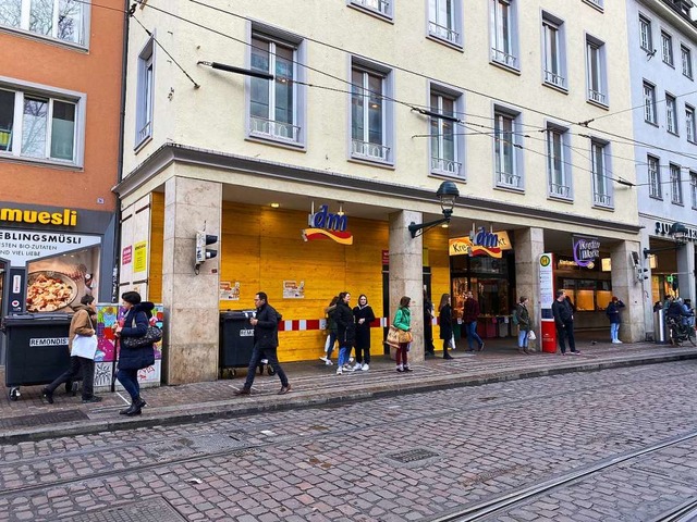 DM-Drogeriemarkt und Kreativmarkt am Bertoldsbrunnen werden umfassend saniert.  | Foto: Anika Maldacker