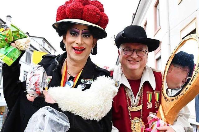 Fotos: Fasnachtsdienstag in Lrrach mit Kinderumzug und Guggenkonzerten