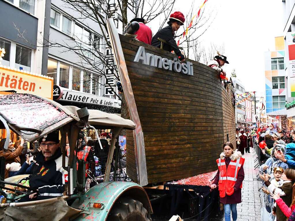 Musik und Konfetti: der Fasnachtsdienstag in Lrrach