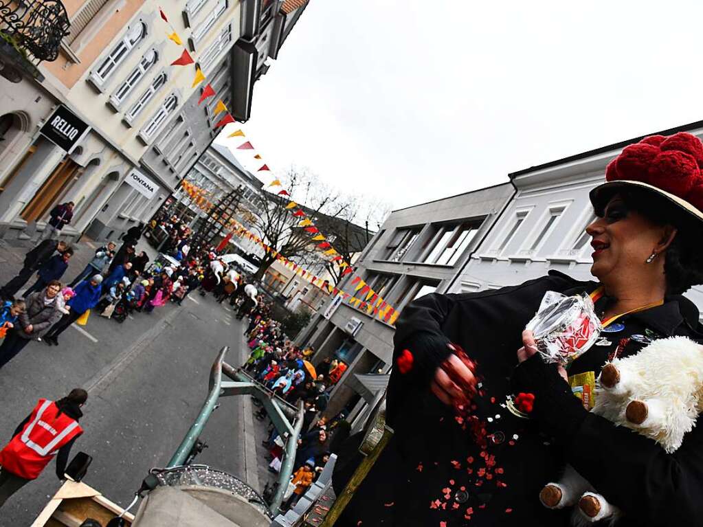 Musik und Konfetti: der Fasnachtsdienstag in Lrrach