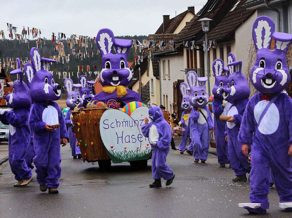 Die Schmunzelhasen stehen fr den April (Gruppe Thomas Stefan).