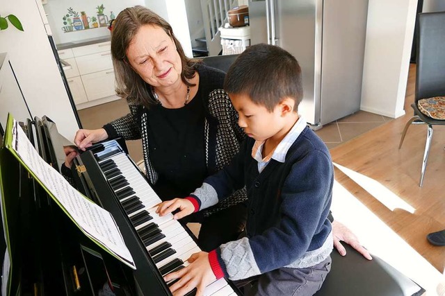 Ein Duo auf Erfolgskurs: Nilson Yang mit seiner Klavierlehrerin Sabine Hub.  | Foto: Susanne Filz