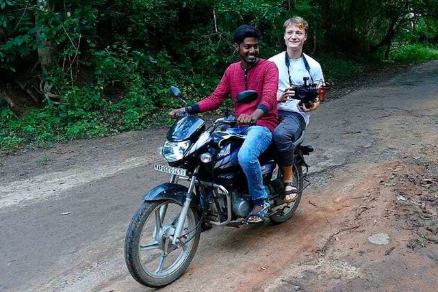 Jonas auf seiner Recherchereise in Indien 2019  | Foto: Dr. Cornelia Mallebrein