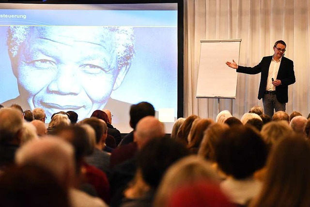 Nelson Mandela gilt als Musterbeispiel...ntierte ihn dem Publikum als Vorbild.   | Foto: Rita Eggstein