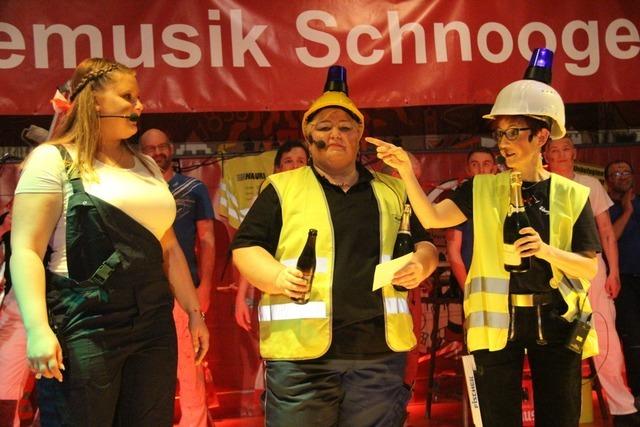 Bunter Abend der Guggemusik Btzingen als nrrische Baustelle