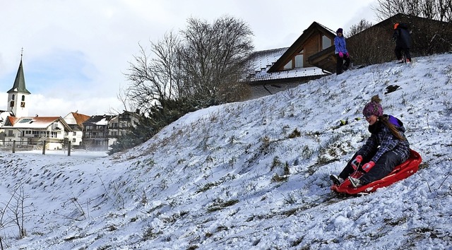 Die Kinder freuen sich ber den Schnee.   | Foto:  Ursula Ortlieb