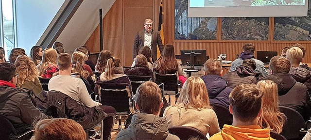 <BZ-FotoAnlauf>Mathias-von-Neuenburg:<...lauf> Neuntklssler zu Gast im Rathaus  | Foto: Claudia Harter