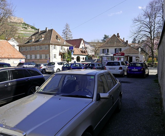 Der Parkplatz gegenber dem Weinbrunne... schne Kastaniengarten  aber  nicht.   | Foto: Hans-Peter Mller