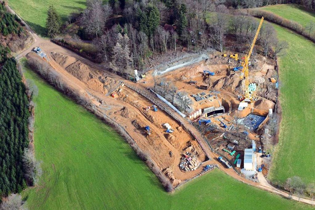 Die Baustelle der Luisenhhe in Horben, gesehen aus luftiger Hhe.  | Foto: Erich Meyer