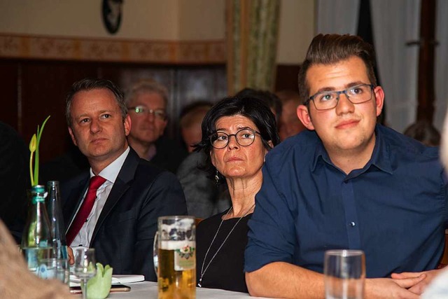 Aufmerksame Zuhrer: Brgermeister Pas...vorsitzende Pavlos Wacker (von links).  | Foto: Olaf Michel