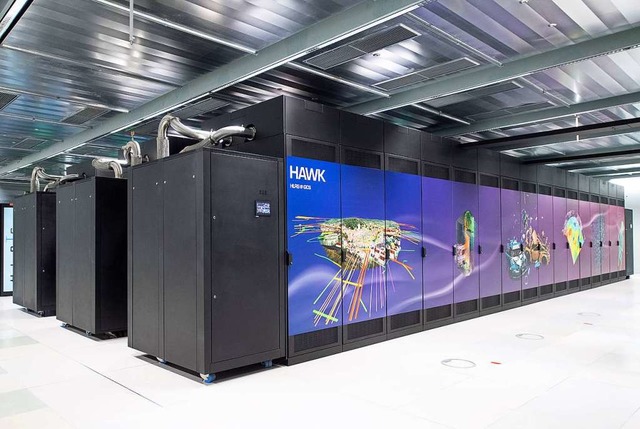 So sieht er aus,  der neue Supercomputer in Stuttgart.  | Foto: Sebastian Gollnow (dpa)