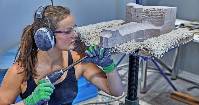 Frauen geben Gas &#8211; auch im Steinmetzhandwerk.   | Foto: Richard Watzke/BIV Steinmetze