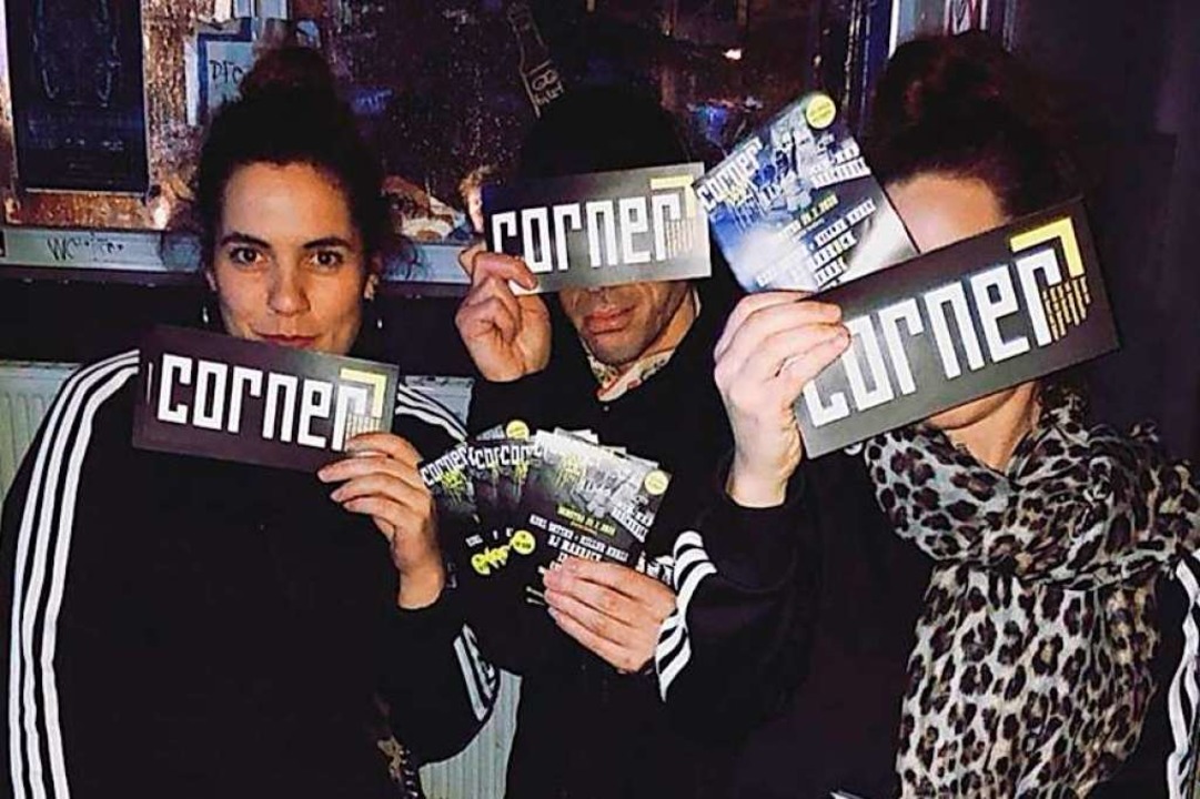 Erstmal ne Runde cornern: Die Mitglieder des Vereins &#8222;Corner&#8220;  | Foto: E.N.S.