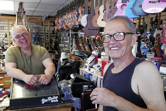 Gitarrenmusik live beim Haarschnitt