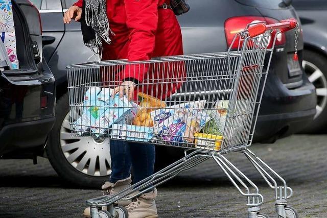 Am Abend gibt es leere Regale in Freiburger Supermrkten