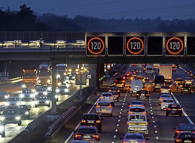 Ein Dauerthema: Tempo 130 auf Autobahnen  | Foto: Silas Stein (dpa)