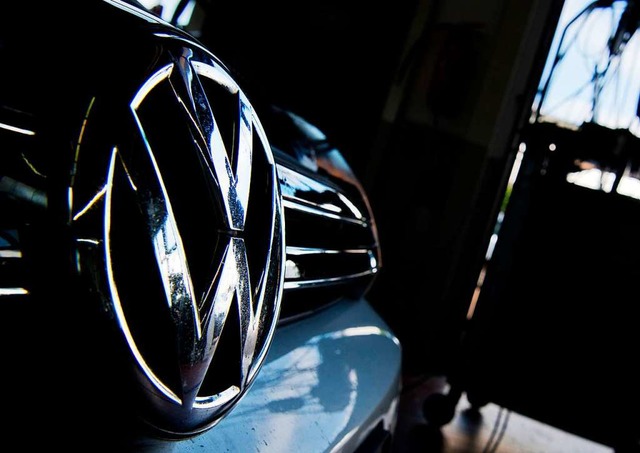 Volkswagen hat sich mit Verbrauchersc...e bietet VW dabei verschiedene Summen.  | Foto: Julian Stratenschulte (dpa)