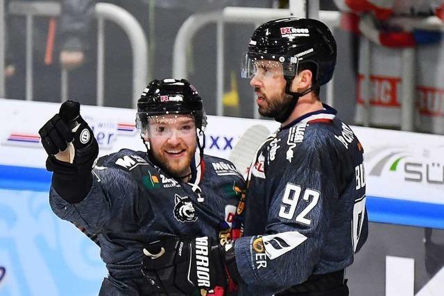 Zwei Tore kurz vor Schluss: EHC Freiburg siegt im Spitzenspiel mit 4:2