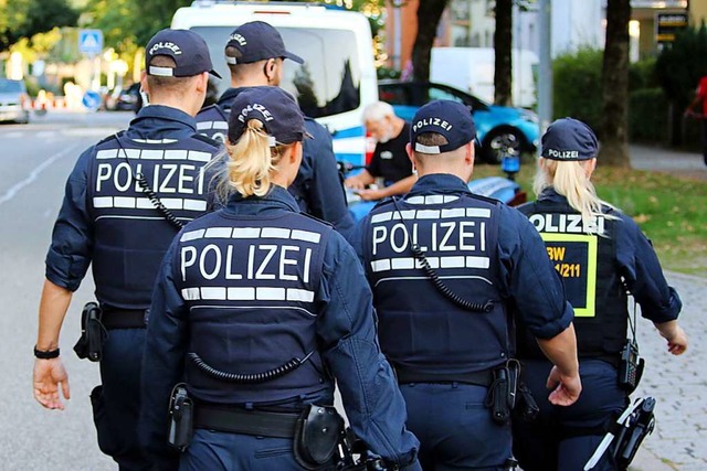 Baden-wrttembergische Polizisten, die...bleiben, wie das Ministerium mitteilt.  | Foto: Joachim Hahne